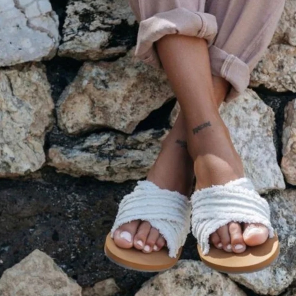 Tommy Bahama White and Tan Sandals